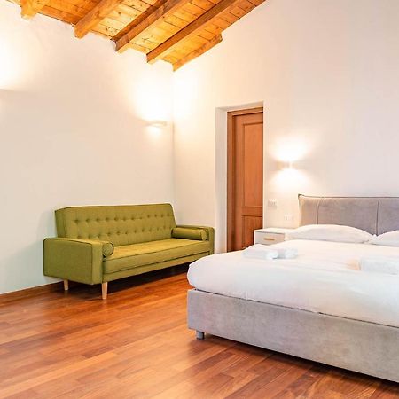 Appartamento Le Guglie In Piazza Castello - Centro Storico Milan Luaran gambar