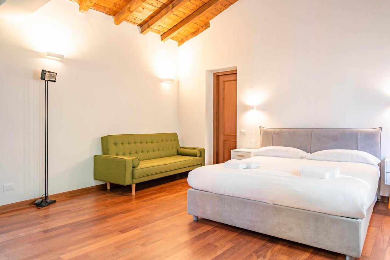 Appartamento Le Guglie In Piazza Castello - Centro Storico Milan Luaran gambar