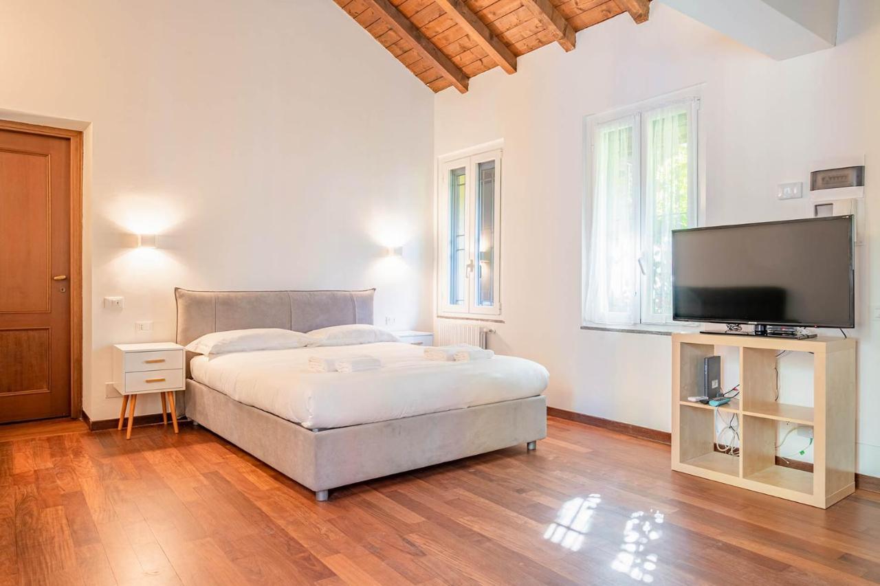 Appartamento Le Guglie In Piazza Castello - Centro Storico Milan Luaran gambar
